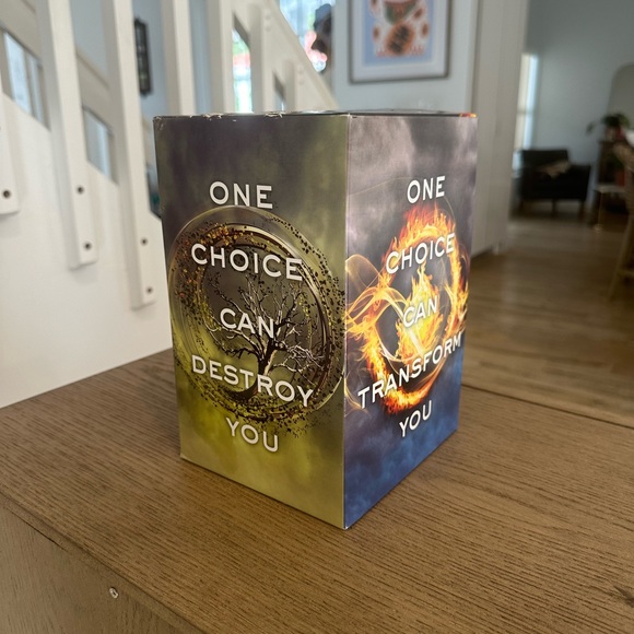 Divergent 3 books box set - Picture 2 of 4